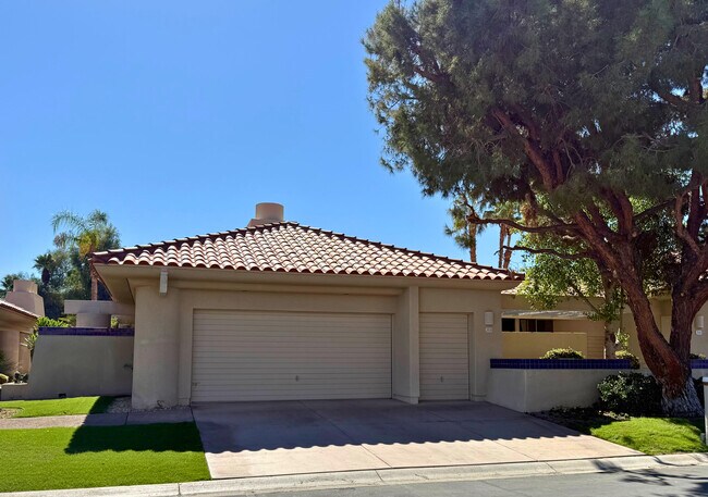 253 Kavenish Dr in Rancho Mirage, CA - Foto de edificio - Building Photo