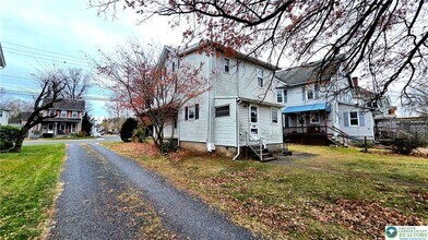 735 W Broad St in Quakertown, PA - Building Photo - Building Photo