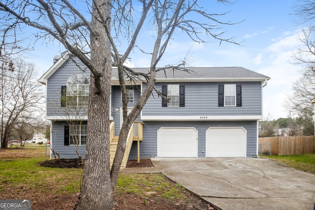 4058 Five Oaks Ct in Powder Springs, GA - Building Photo