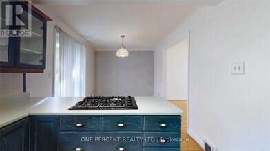 9 Kingsmere Crescent in Toronto, ON - Building Photo - Building Photo