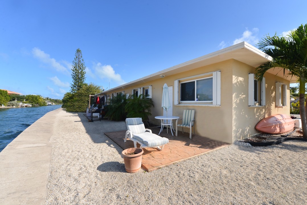 300 Buttonwood Cir in Key Largo, FL - Foto de edificio