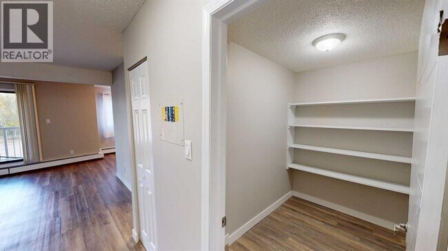 10201-10108 108 Ave in Grande Prairie, AB - Building Photo - Building Photo