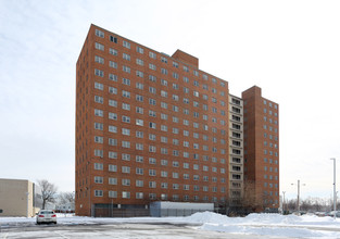 Cedar Extension Hi-Rise in Cleveland, OH - Building Photo - Building Photo