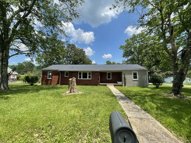 property at 600 Glendale Pl