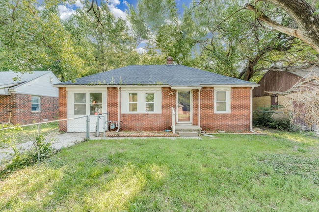 property at 1018 N Volutsia Ave