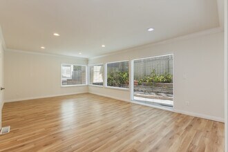 10227 Autumn Leaf Cir in Los Angeles, CA - Foto de edificio - Building Photo