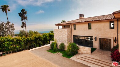 5849 Filaree Heights Rd in Malibu, CA - Building Photo - Building Photo