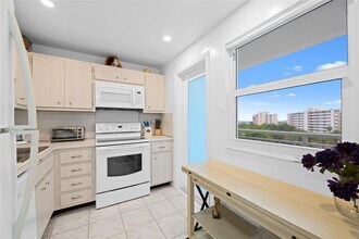 201 N Ocean Blvd in Pompano Beach, FL - Building Photo - Building Photo