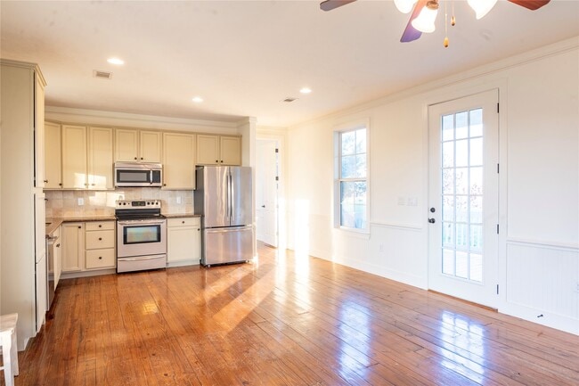 property at 3831 Meadow View Ln