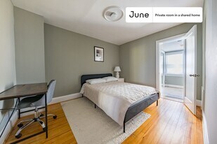 Private bedroom in 3 bed/2.5 bath Home in Washington, DC - Building Photo