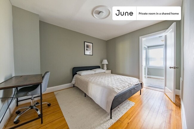 property at 1404 Trinidad Ave NE