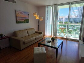 3725 Jimmy Buffett Mem Hwy in Hollywood, FL - Building Photo