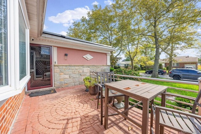 2282 Baylis Ave in Elmont, NY - Building Photo - Building Photo