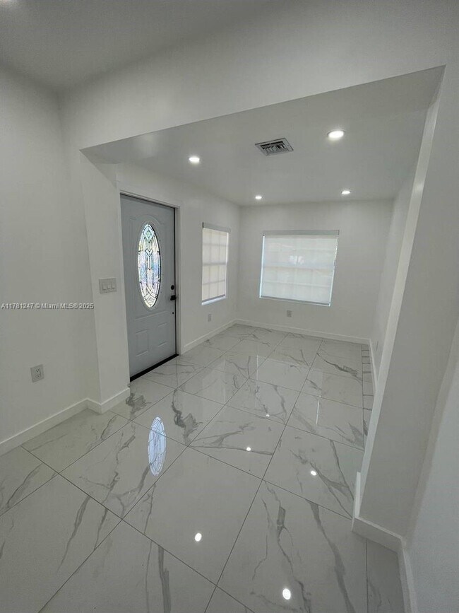 3161 NW 31st St in Miami, FL - Building Photo - Building Photo