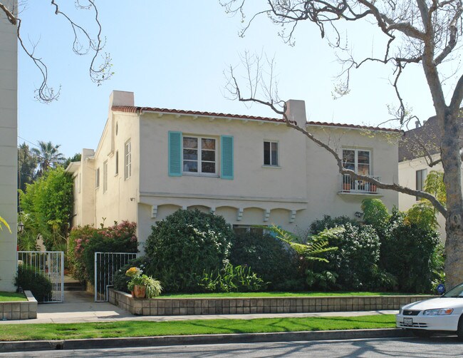 9904 Robbins Dr in Beverly Hills, CA - Foto de edificio - Building Photo