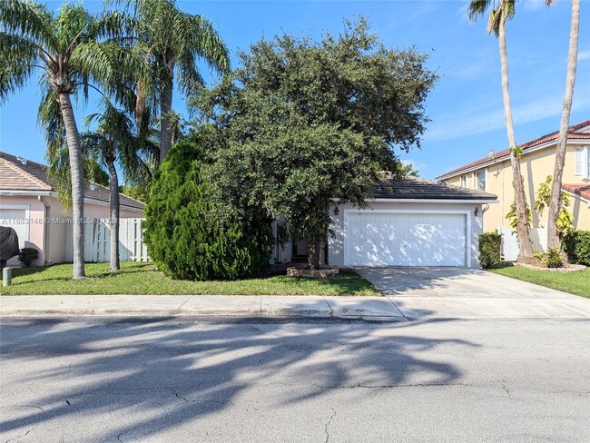 460 NW 166th Ave in Pembroke Pines, FL - Foto de edificio - Building Photo