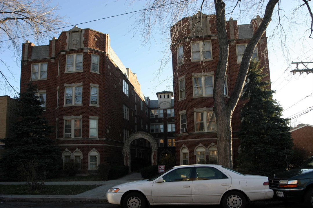 6415 N Albany Ave in Chicago, IL - Building Photo