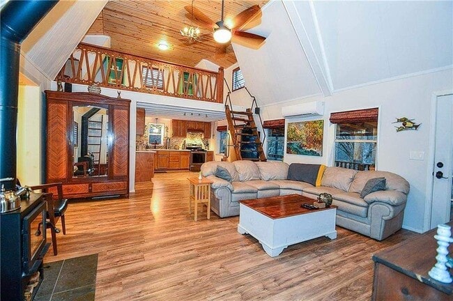 661 Private Rd 7422 in Emory, TX - Building Photo - Building Photo