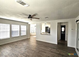 1648 Dogwood Ln in Schertz, TX - Foto de edificio - Building Photo