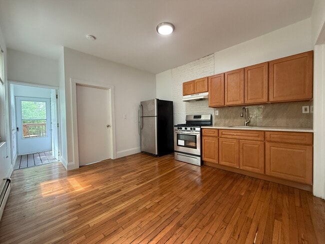 12 Creighton St, Unit 2