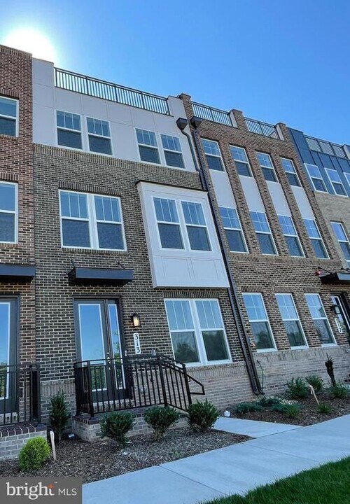 313 Salinger Pl in Gaithersburg, MD - Building Photo