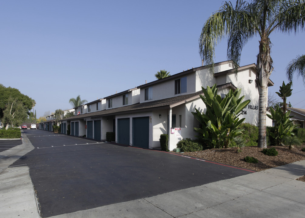 Ironwood Villas in Escondido, CA - Foto de edificio