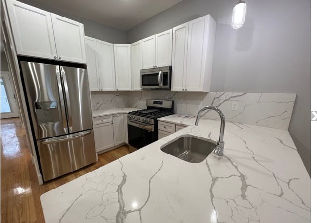 15 Harold St, Unit 2 in Somerville, MA - Foto de edificio - Building Photo