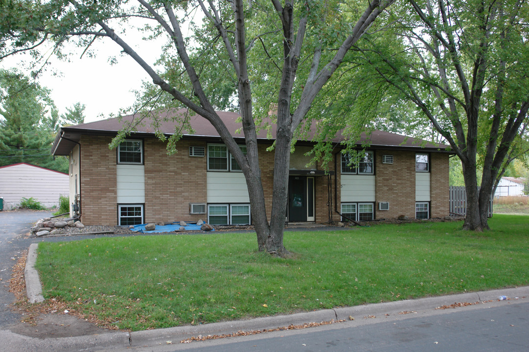 5115-5141 Edgewood Ave N in Crystal, MN - Building Photo