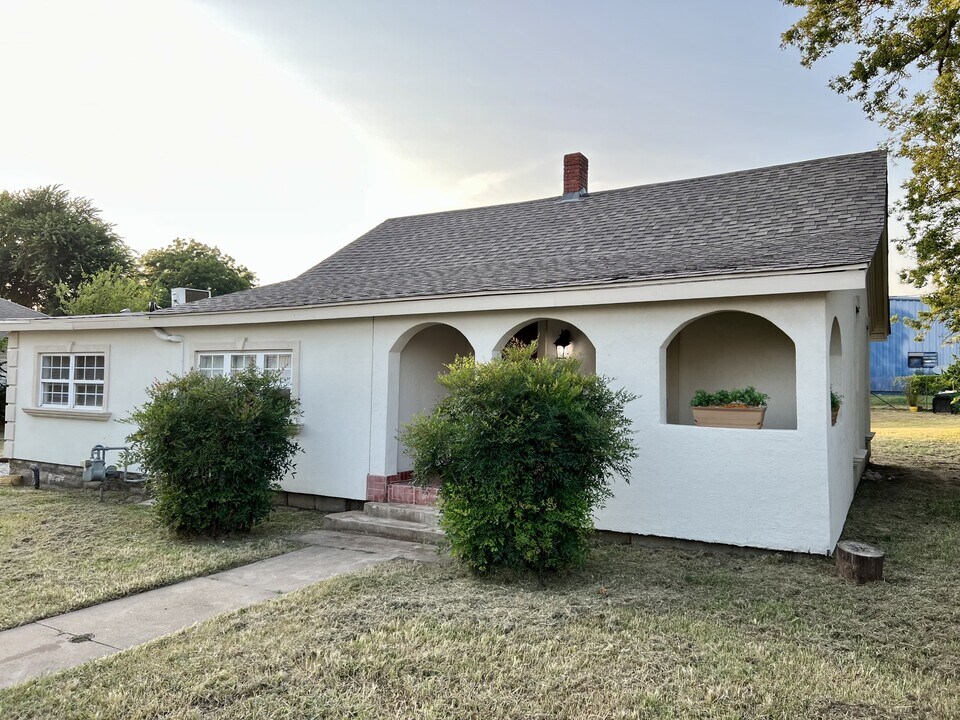 1144 E Haskell St in Tulsa, OK - Foto de edificio