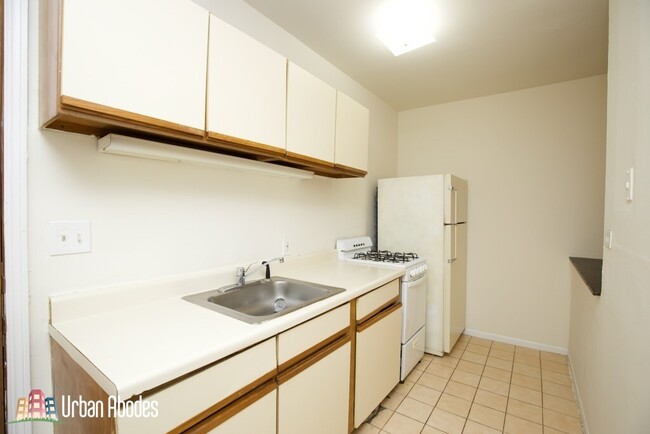 838 W Cornelia Ave, Unit M05B in Chicago, IL - Building Photo - Building Photo