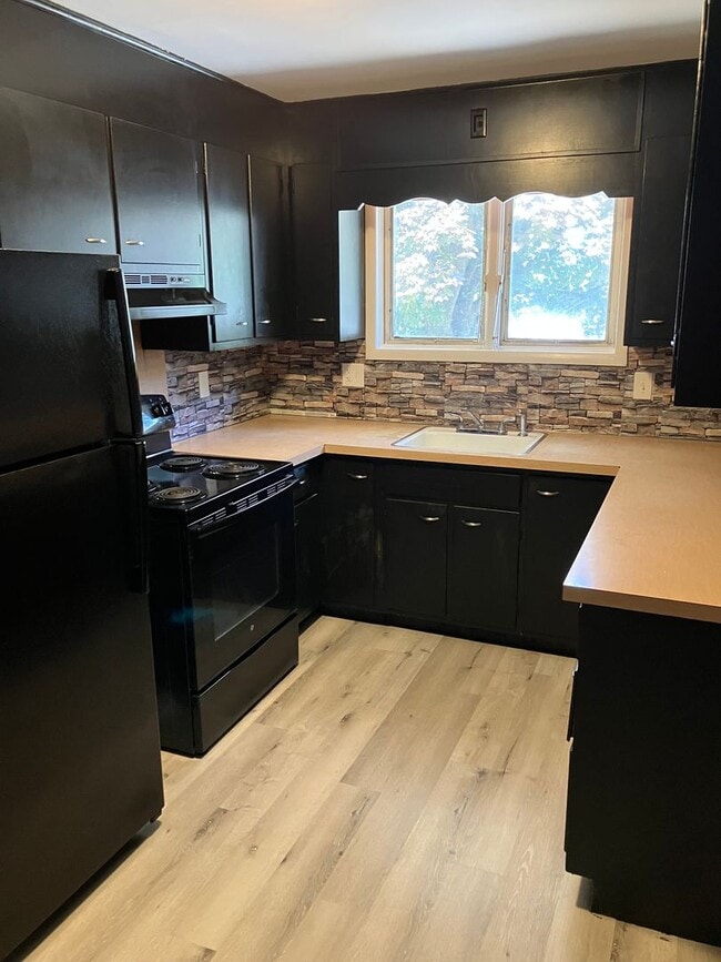 808 Northway St in Syracuse, NY - Building Photo - Building Photo