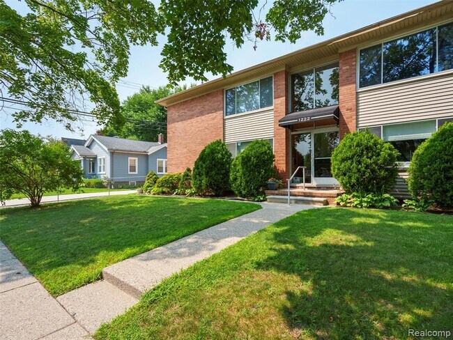 1222 E Lincoln Ave in Royal Oak, MI - Building Photo - Building Photo