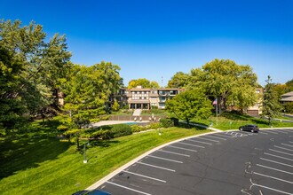 Wayzata Villa Condos in Wayzata, MN - Foto de edificio - Building Photo
