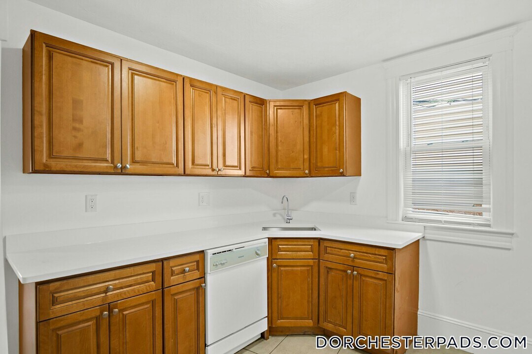 2 Walnut St in Boston, MA - Building Photo