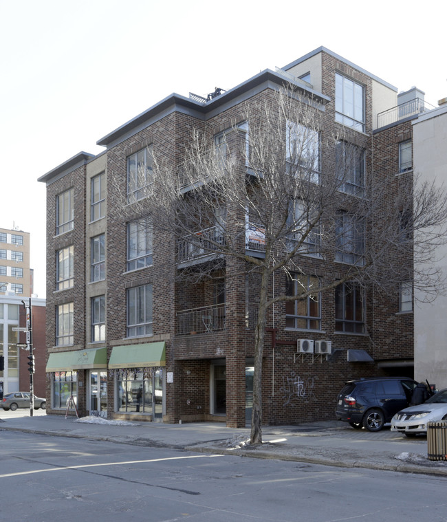 100-110 Mont-Royal Av O