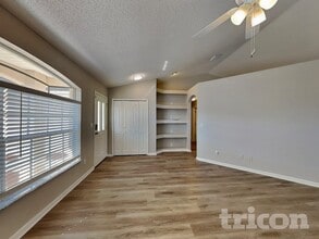 2425 Bishop Rd in Spring Hill, FL - Foto de edificio - Building Photo