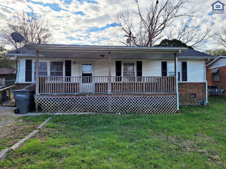 1202 Pleasant View Dr in Cookeville, TN - Building Photo