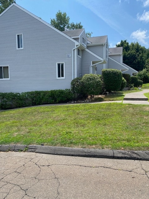 4 Daisy Dr in Seymour, CT - Building Photo - Building Photo