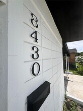 8430 SW 32nd St in Miami, FL - Building Photo - Building Photo