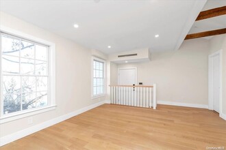 108 South St in Oyster Bay, NY - Building Photo - Building Photo