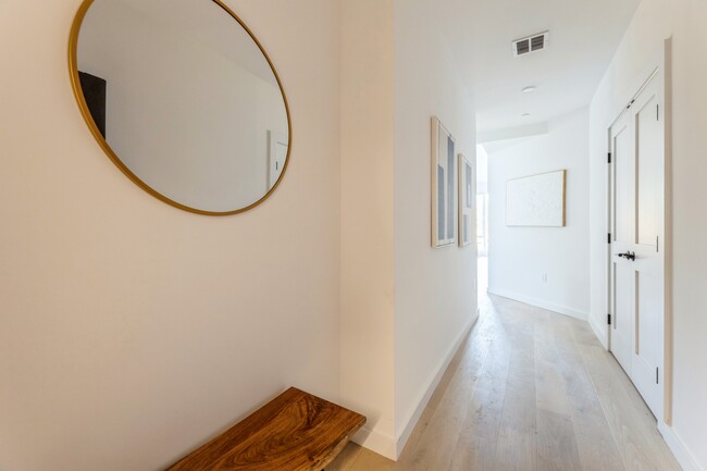 425 3rd St, Unit 202 in Jersey City, NJ - Building Photo - Building Photo