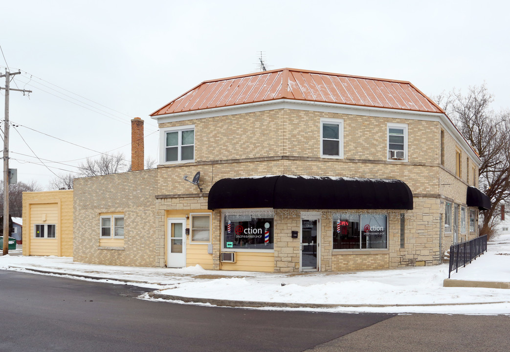 1122 Cedar Lake in Round Lake Beach, IL - Building Photo