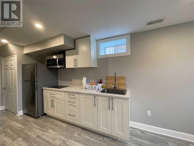 174 Wagner Crescent in Angus, ON - Building Photo - Building Photo