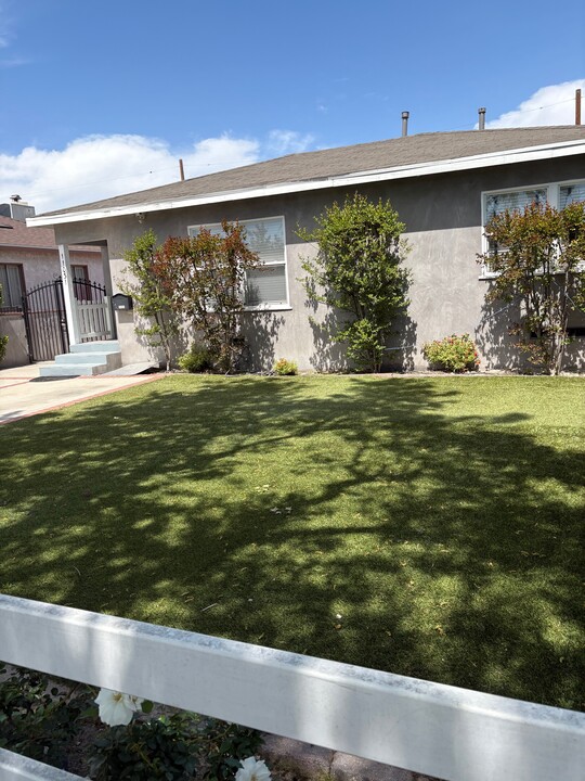 11031 Hatteras St in North Hollywood, CA - Building Photo