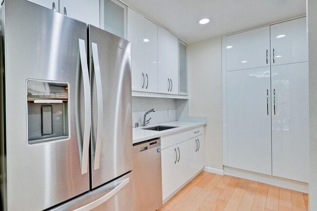 505 Cypress Point Dr in Mountain View, CA - Foto de edificio - Building Photo