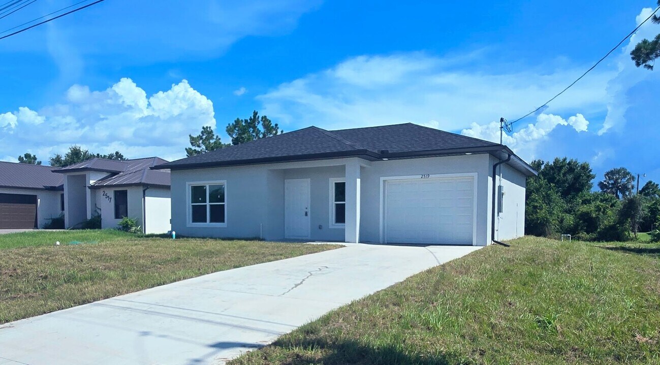 2519 11th St SW in Lehigh Acres, FL - Building Photo