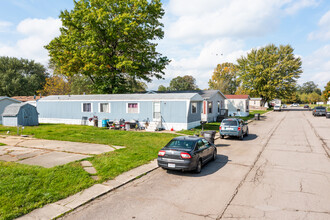 Willow Green Mobile Homes in Monroe, MI - Building Photo - Building Photo