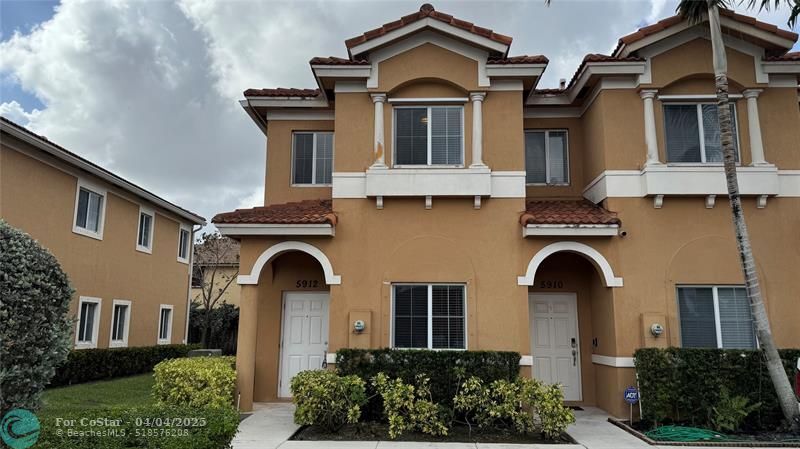 5912 Woodlands Blvd in Tamarac, FL - Building Photo
