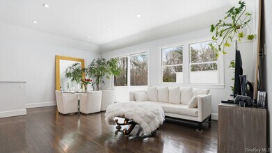 420 Maple Ave S in Riverhead, NY - Building Photo - Building Photo