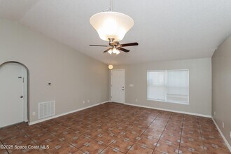 285 Hearth St SW in Palm Bay, FL - Building Photo - Building Photo